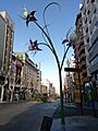 Farolas con forma de flores en Jaén. Obra del escultor José Ríos. 01