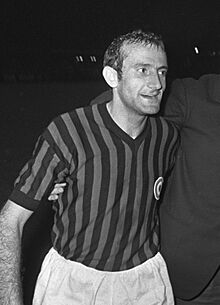 Finale Europa Cup II AC Milan tegen HSV Hamburg 2-0 AC Milan spelers na eindsign, Bestanddeelnr 921-3778 - Giovanni Lodetti (cropped).jpg