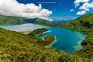 Archivo:Fogo lake - S.Miguel island - Azores (39000072215)