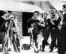 Gonzalo Menéndez Pidal graba a Lorca y otros miembros de La Barraca en la Calle Capitán Galán (Calle Príncipe) de Vigo en agosto de 1932.jpg