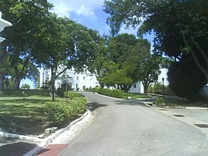 Archivo:Government House, Government Hill, Barbados-001