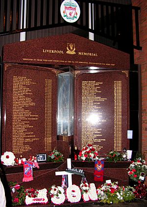 Archivo:Hillsborough Memorial, Anfield