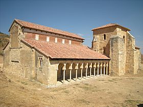 Iglesia de San Miguel de Escalada (5025603256).jpg