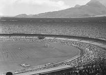 Archivo:Jogo no Estádio do Maracanã, antes da Copa do Mundo de 1950