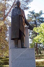Archivo:Madrid - Ciudad Universitaria, Monumento a José Ortega y Gasset 1