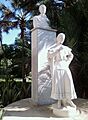 Monumento a Arturo Reyes