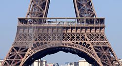 Archivo:Paris - Eiffelturm - Erste Plattform
