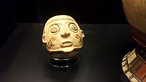 Archivo:Pre-Columbian sculpture. Museo del Jade. Costa Rica