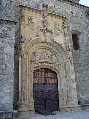 Archivo:Puerta de iglesia en Colmenar Viejo