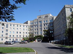 Archivo:Royal University Hospital