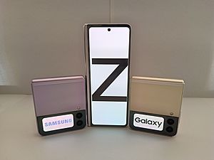 Archivo:Samsung Foldable Phones