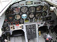 Archivo:T-33 Cockpit