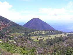 Archivo:Volcan Izalco