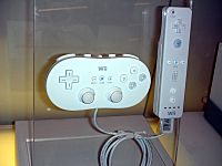 Archivo:Wii Remote & Classic Controller