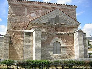 Archivo:312 Poitiers baptisterio