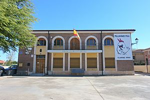 Archivo:Ayuntamiento de Villangómez