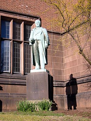 Archivo:Benjamin Silliman statue
