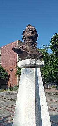 Busto de Atanasio Girardot.jpg