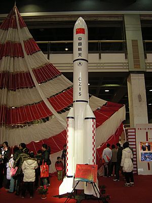 Archivo:CZ-5 launch vehicle model
