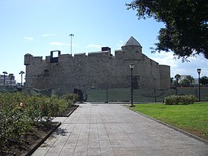 Archivo:Castillo de la Luz