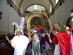 Archivo:Danza de las varas en Tequixquiac (2)