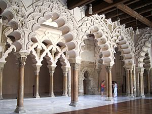 Archivo:Estancias testero norte aljaferia