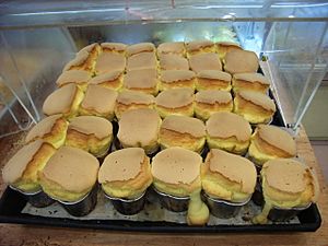 Archivo:HK Bakery EggCake 60219 1