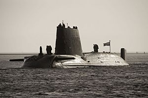 Archivo:HMS Astute Arrives at Faslane for the First Time MOD 45150806