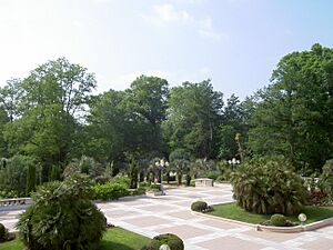 Archivo:Jardins des thermes de cambo-les-bains