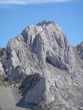 La Torre de Santa María (2.476 m).jpg