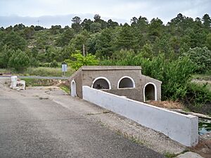 Archivo:Lavadero y fuente de Las Hoyas