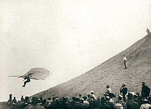 Archivo:Lilienthal in flight