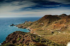 Archivo:Looking at the Mediterranean from Cabo de Gata