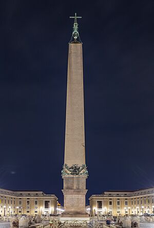 Archivo:Obelisco de la plaza de San Pedro, Ciudad del Vaticano, 2022-09-14, DD 22-24 HDR