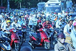 Archivo:Overpopulation in Hồ Chí Minh City, Vietnam
