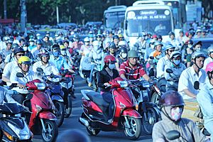 Archivo:Overpopulation in Hồ Chí Minh City, Vietnam
