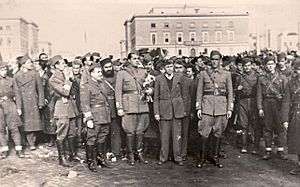 Archivo:Partisans in Tirana