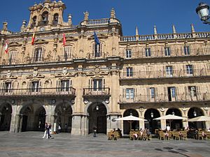 Archivo:Plaza Mayor de Salamanca Ayuntamiento Café Novelty