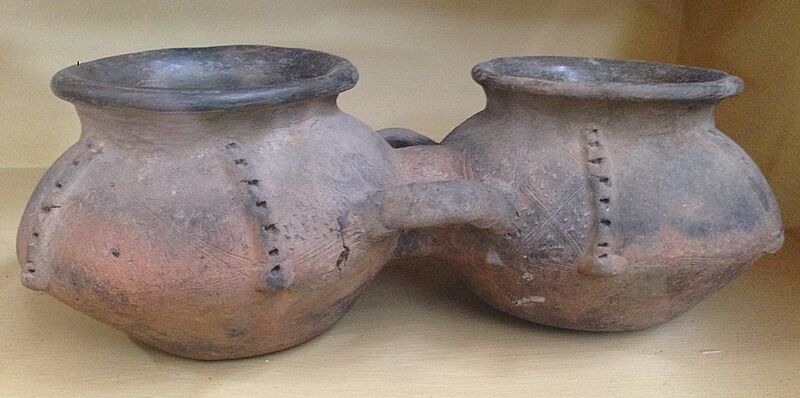 Puruhá communicating pots