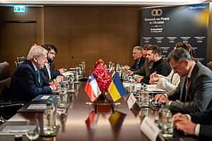Archivo:S.E. el Presidente de la República, Gabriel Boric Font, se reúne con el Presidente de Ucrania, Volodimir Zelenski
