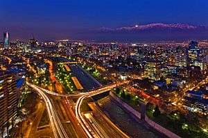 Archivo:Santiago de Chile de noche