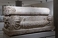 Sarcophagus Louvre AO4962 n01.jpg