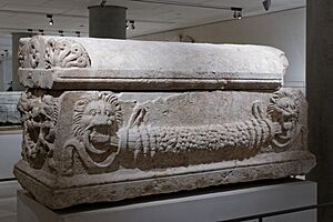 Archivo:Sarcophagus Louvre AO4962 n01