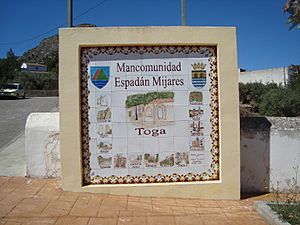 Archivo:Toga, mural cerámico, Mancomunidad Espadà-Millars