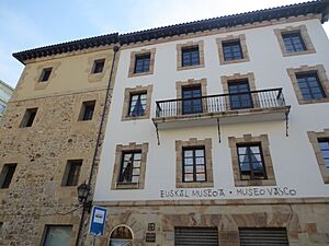 Archivo:Unamuno plazako Euskal Museoa