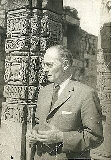 Vicente Fatone- Qutub Minar (cropped).jpg