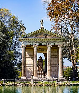 Archivo:Villa Borghese (Rome) - Laghetto, tempio di Asclepio