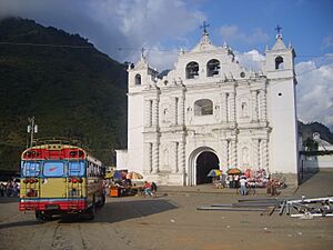 Archivo:Zunil church