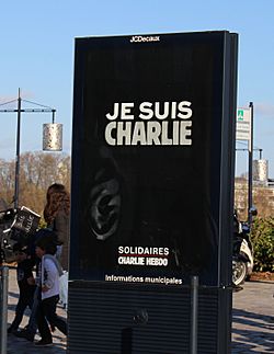 Archivo:Affichage municipal 'Je suis Charlie' - 11 janvier 2015 – Bordeaux