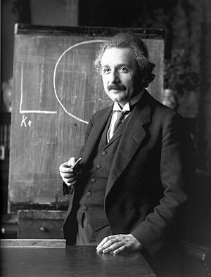 Archivo:Albert Einstein 1921 by F Schmutzer